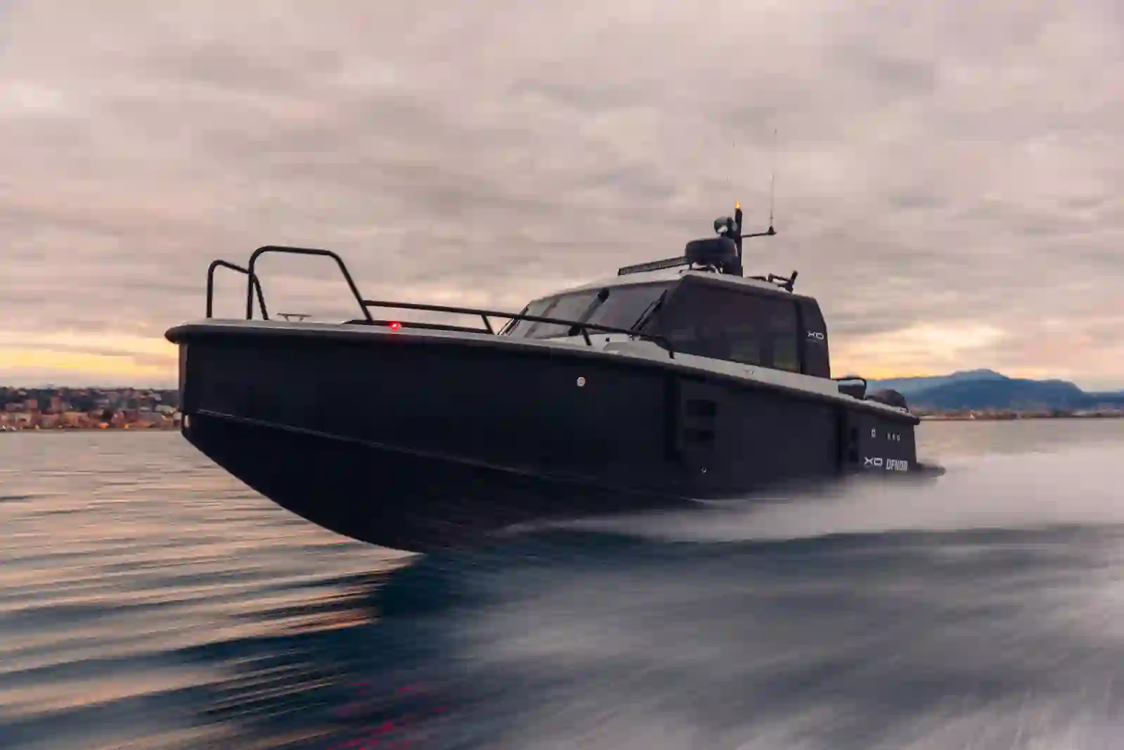DFNDR 8 — XO Boats