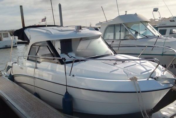 Beneteau Antares 7 OB / 150cv Suzuki / full options