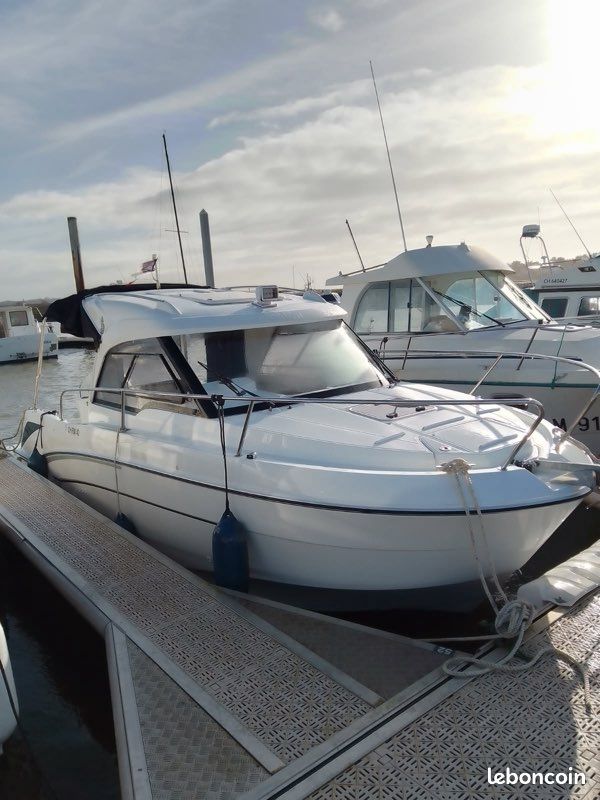 Beneteau Antares 7 OB / 150cv Suzuki / full options